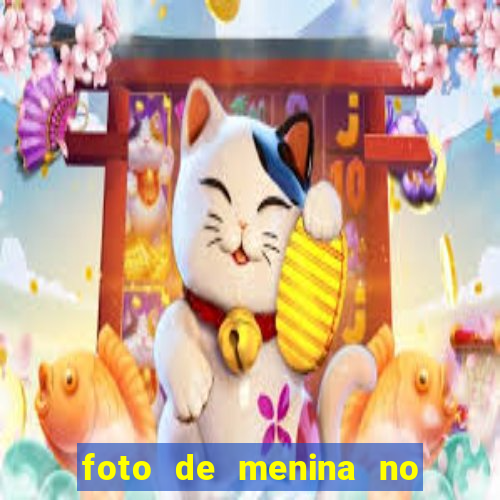 foto de menina no espelho cacheada